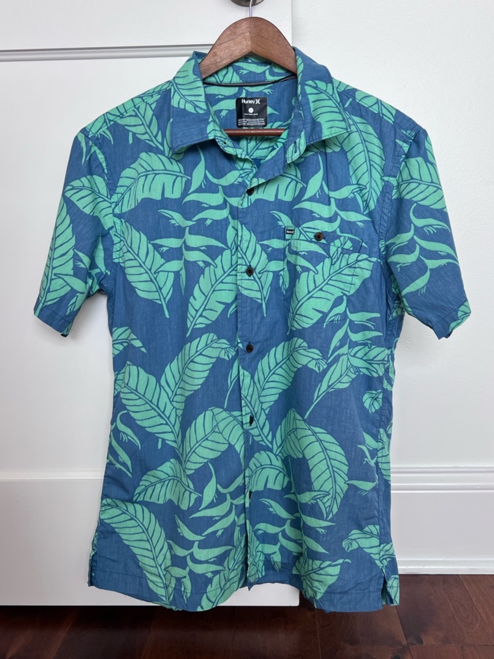 Hurley Blue & Green Tropical Leaf Short-Sleeve Button-Up Shirt